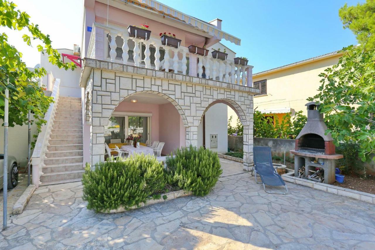 Villa Neyla Вир Екстер'єр фото